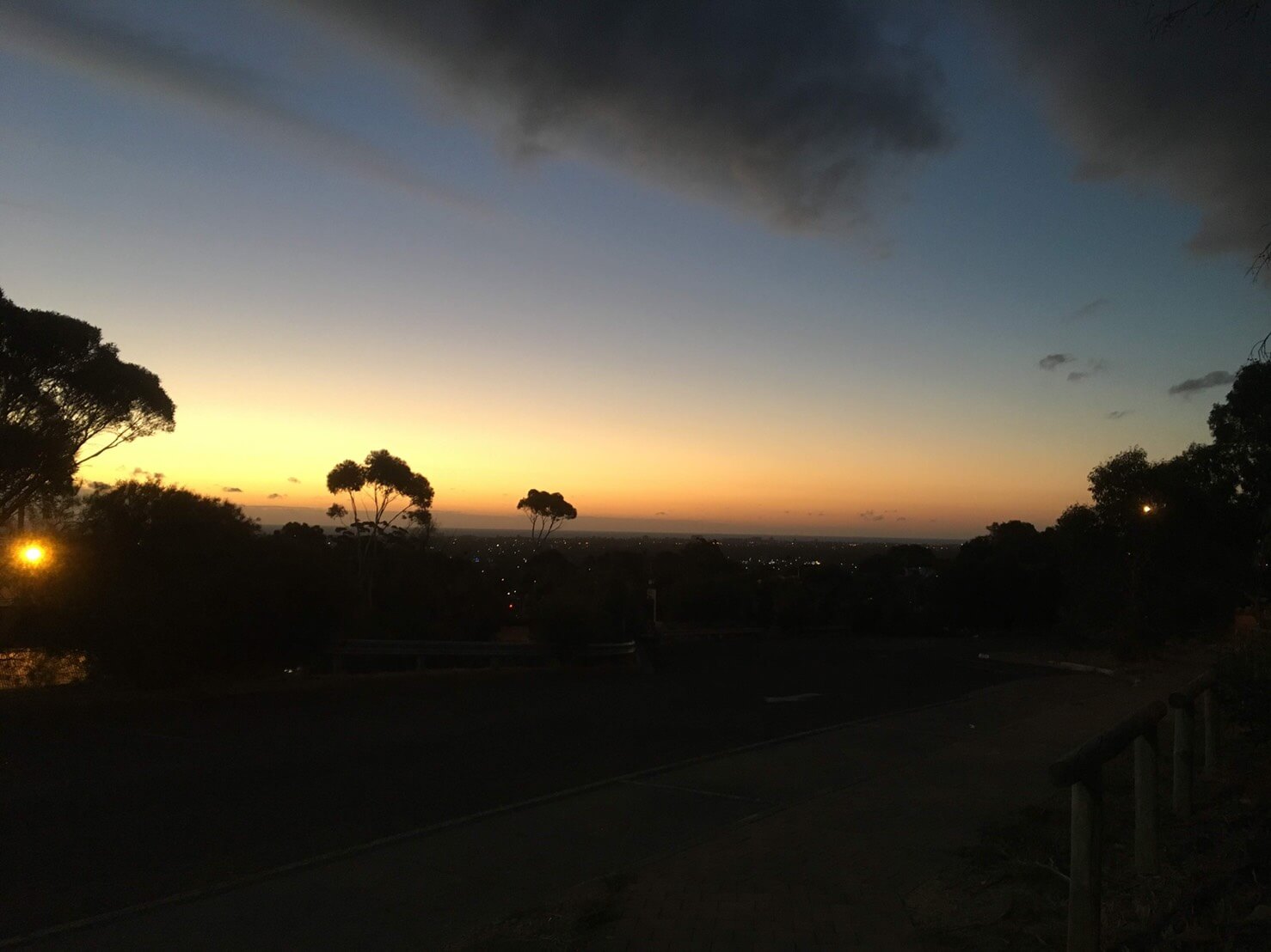 オーストラリアの山の夕焼け