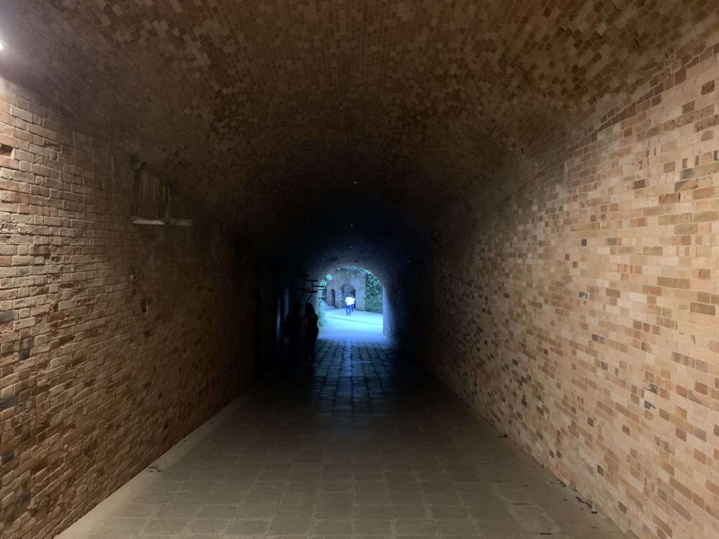 外が見えるトンネル