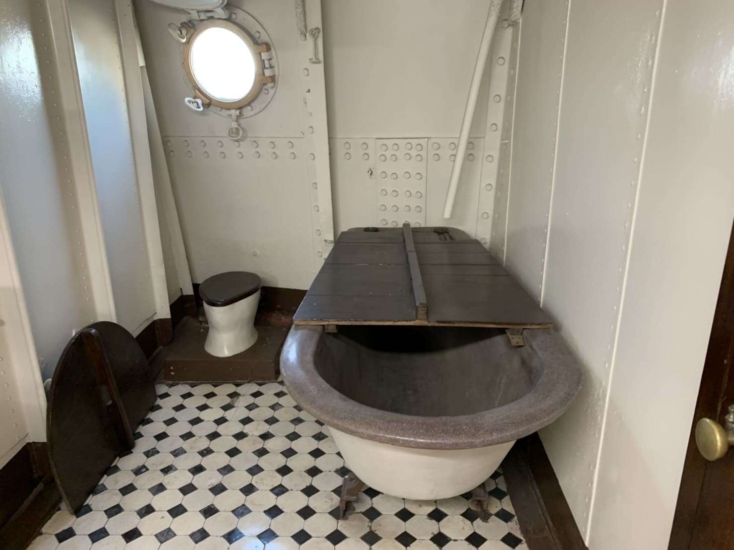 戦艦の浴槽